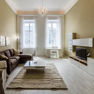 Spacious Riverside Residency - Magnificent View Budapest