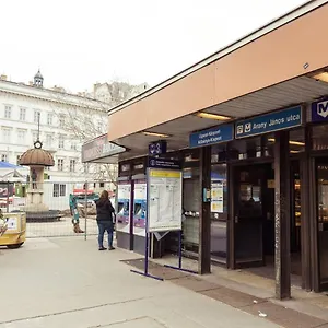 Newly Refurbished At Superb Location Budapest